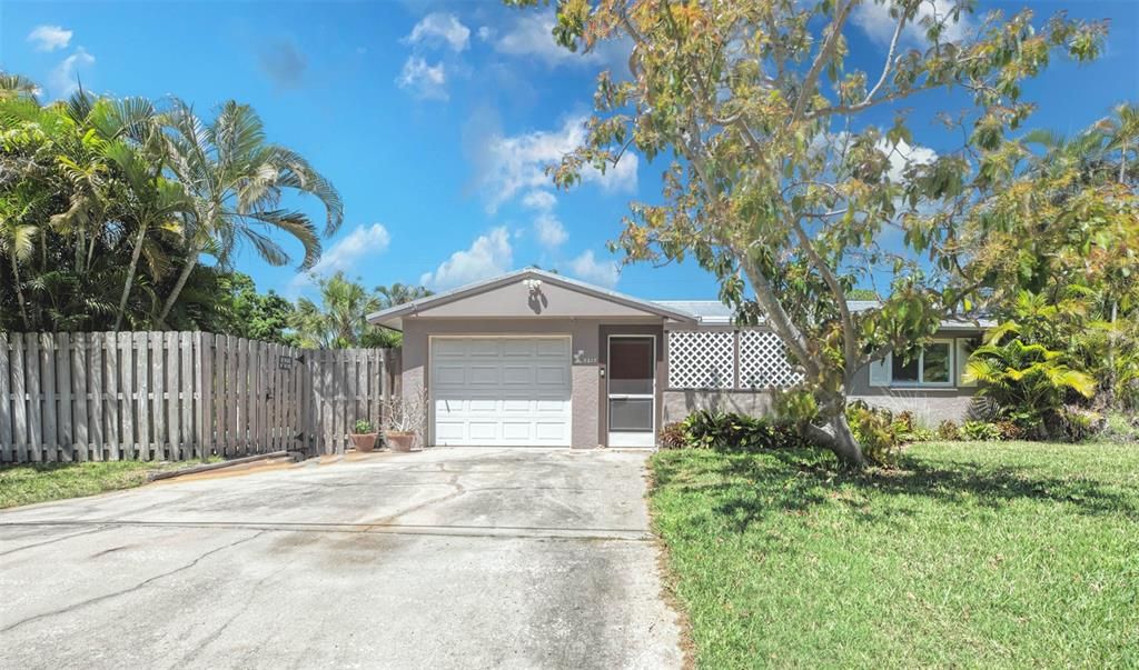 For Rent: $2,995 (2 beds, 2 baths, 891 Square Feet)