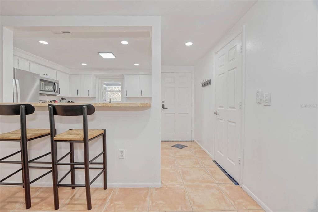 For Rent: $2,995 (2 beds, 2 baths, 891 Square Feet)
