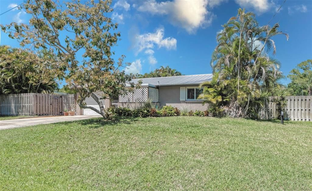 For Rent: $2,995 (2 beds, 2 baths, 891 Square Feet)