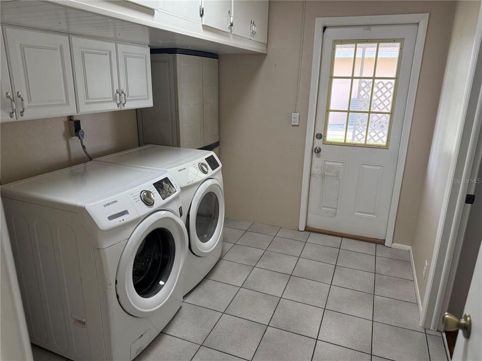 For Rent: $1,850 (3 beds, 1 baths, 1586 Square Feet)