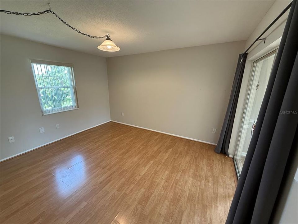 For Rent: $1,850 (3 beds, 1 baths, 1586 Square Feet)