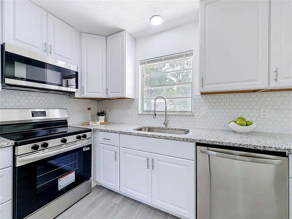 En Venta: $445,000 (4 camas, 2 baños, 1712 Pies cuadrados)
