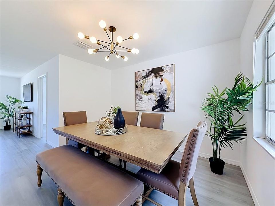 En Venta: $445,000 (4 camas, 2 baños, 1712 Pies cuadrados)