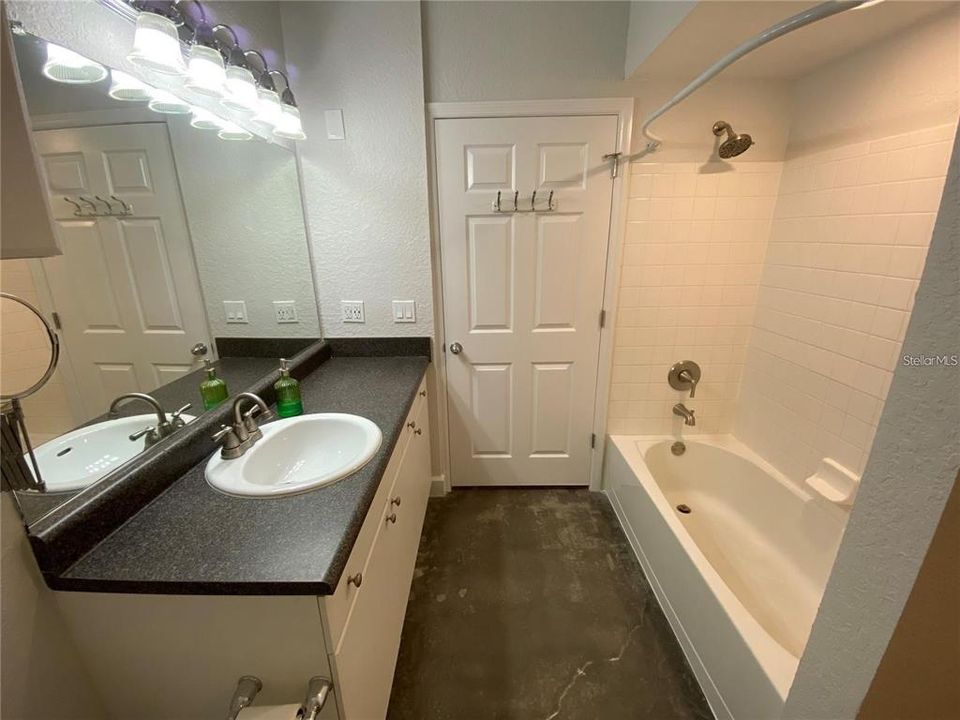 For Rent: $1,600 (1 beds, 1 baths, 685 Square Feet)