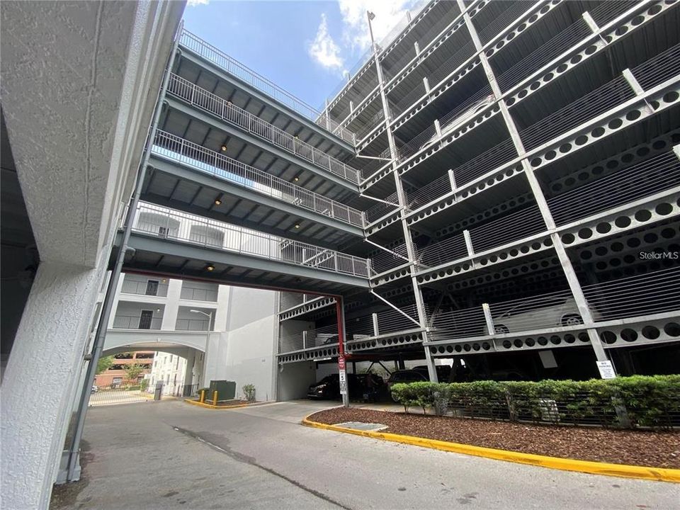 For Rent: $1,600 (1 beds, 1 baths, 685 Square Feet)