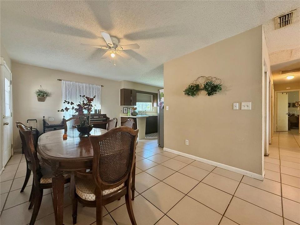 For Sale: $179,900 (3 beds, 2 baths, 1275 Square Feet)