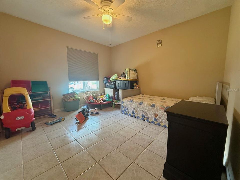 For Sale: $179,900 (3 beds, 2 baths, 1275 Square Feet)