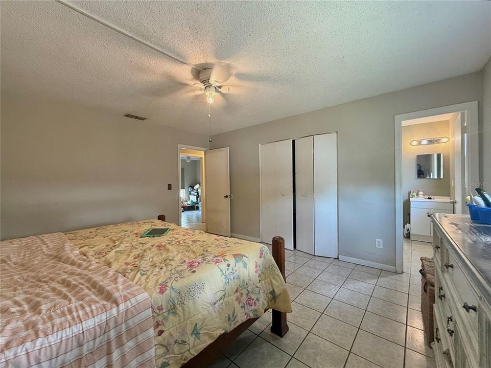 For Sale: $179,900 (3 beds, 2 baths, 1275 Square Feet)
