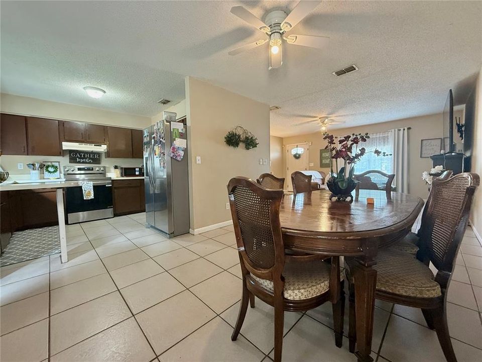 For Sale: $179,900 (3 beds, 2 baths, 1275 Square Feet)