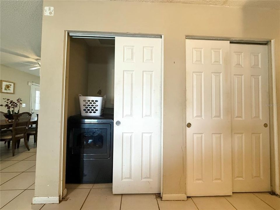 For Sale: $179,900 (3 beds, 2 baths, 1275 Square Feet)