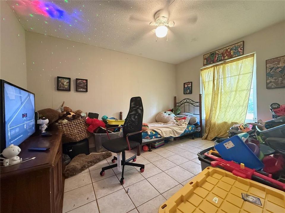 For Sale: $179,900 (3 beds, 2 baths, 1275 Square Feet)