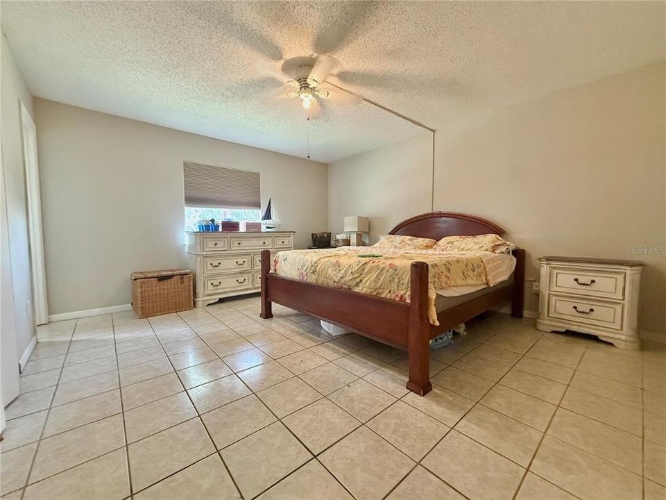 For Sale: $179,900 (3 beds, 2 baths, 1275 Square Feet)