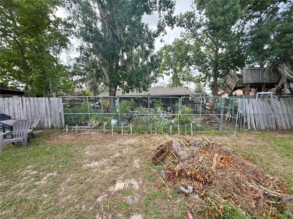 For Sale: $179,900 (3 beds, 2 baths, 1275 Square Feet)