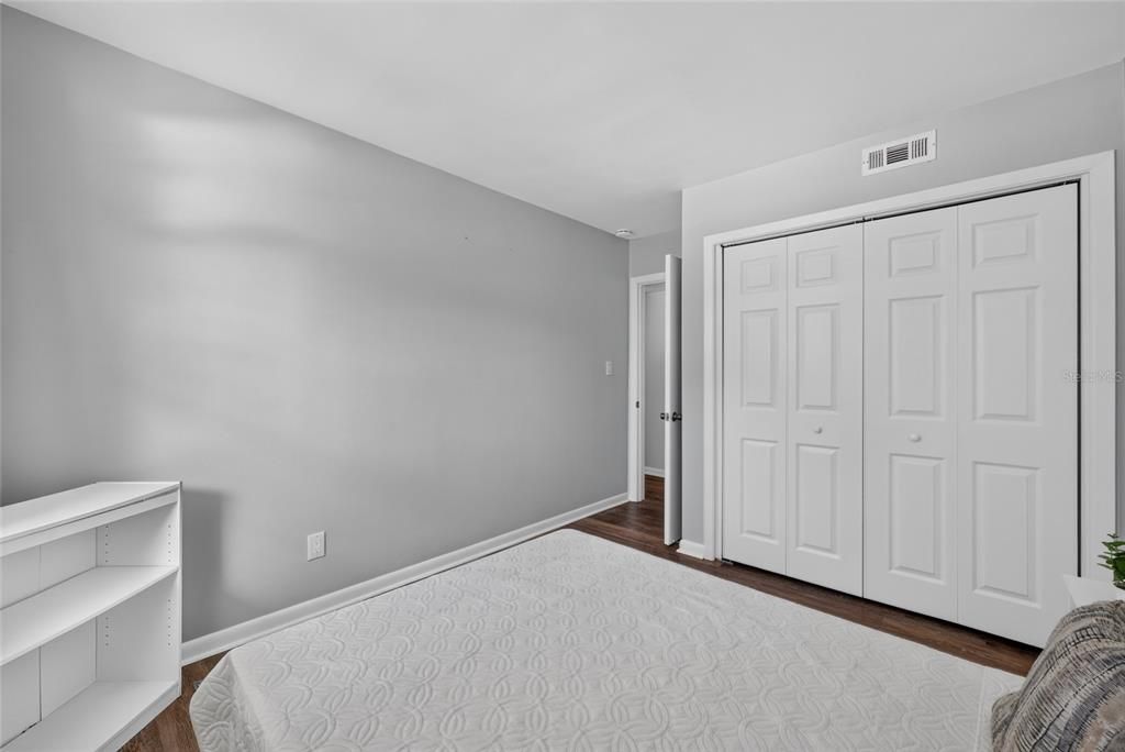 For Sale: $259,900 (2 beds, 1 baths, 1170 Square Feet)