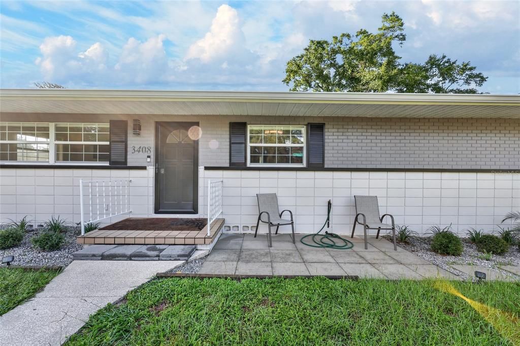 For Sale: $259,900 (2 beds, 1 baths, 1170 Square Feet)