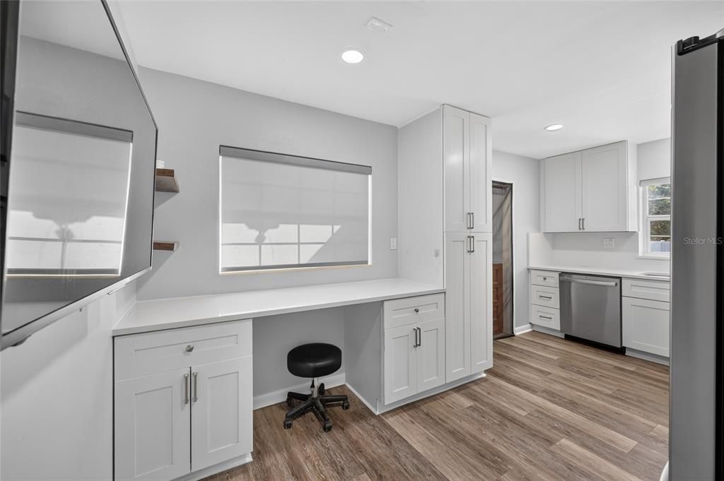 For Sale: $259,900 (2 beds, 1 baths, 1170 Square Feet)