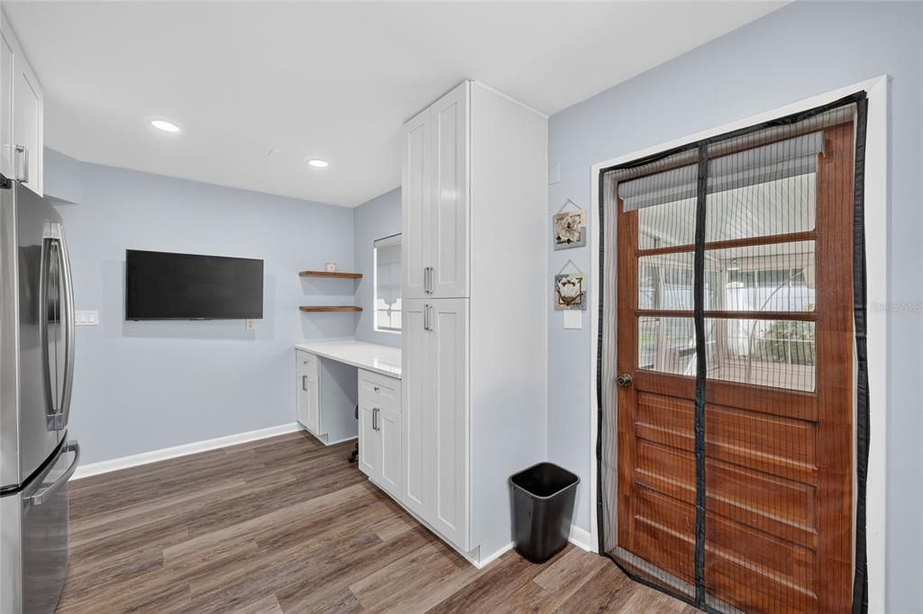 For Sale: $259,900 (2 beds, 1 baths, 1170 Square Feet)