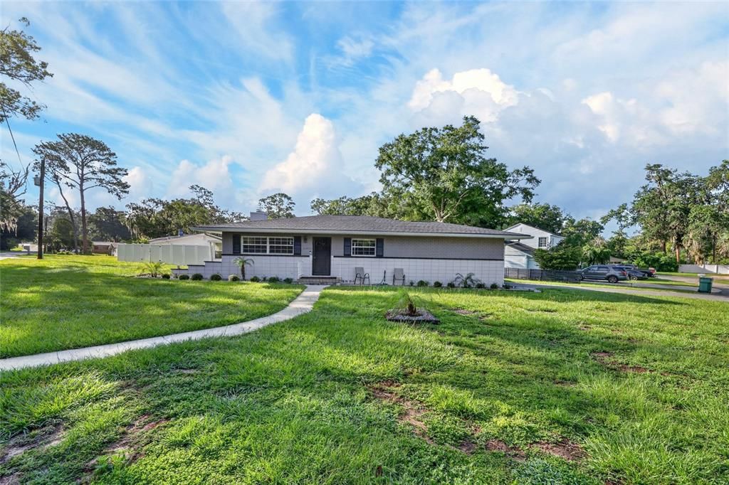 For Sale: $259,900 (2 beds, 1 baths, 1170 Square Feet)