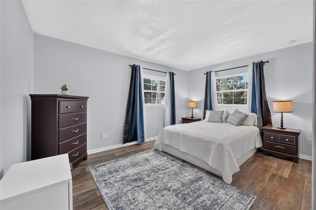For Sale: $259,900 (2 beds, 1 baths, 1170 Square Feet)