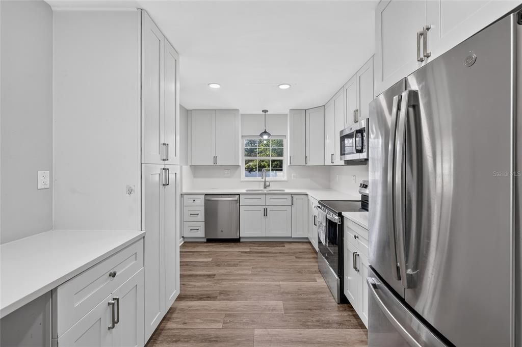 For Sale: $259,900 (2 beds, 1 baths, 1170 Square Feet)