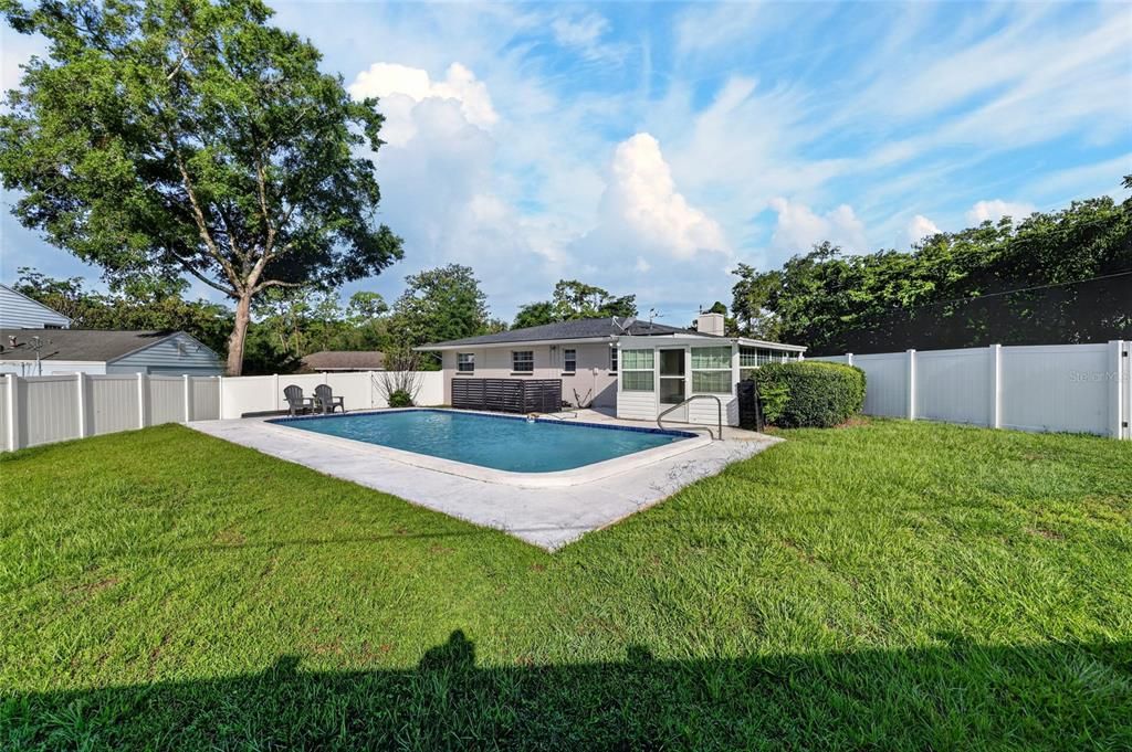 For Sale: $259,900 (2 beds, 1 baths, 1170 Square Feet)
