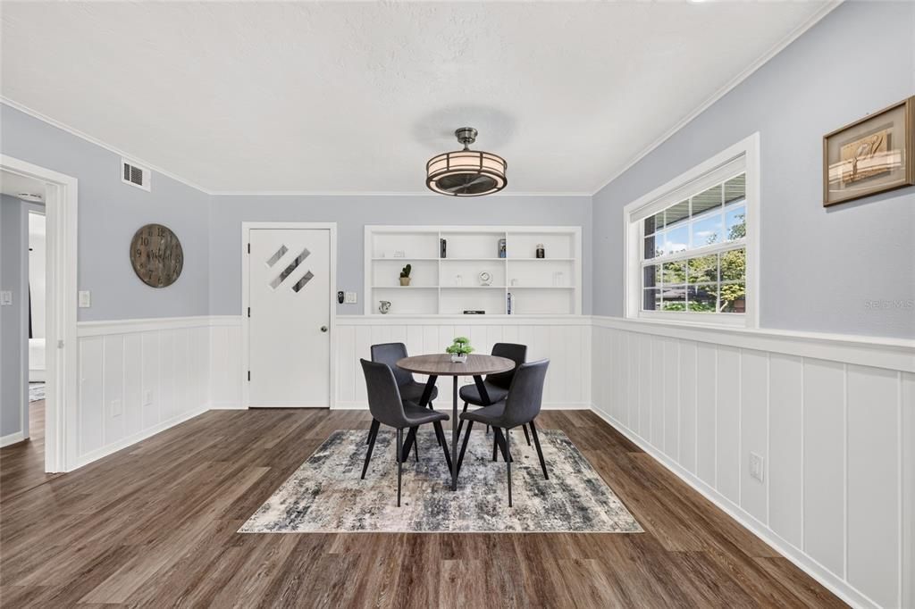 For Sale: $259,900 (2 beds, 1 baths, 1170 Square Feet)