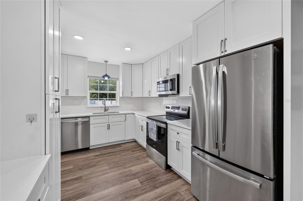 For Sale: $259,900 (2 beds, 1 baths, 1170 Square Feet)