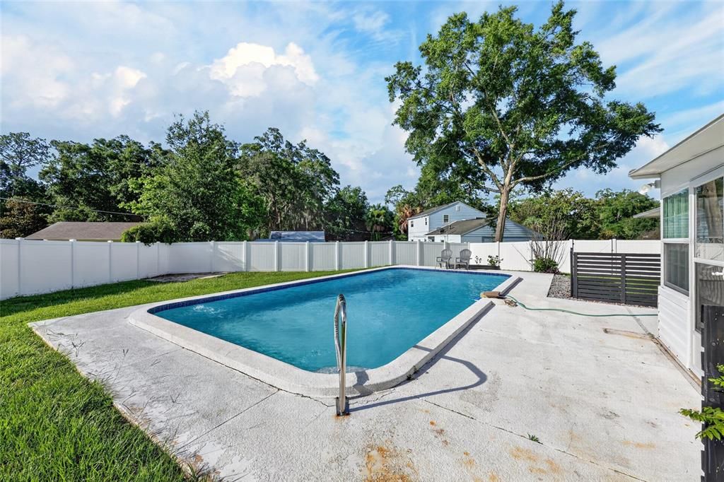 For Sale: $259,900 (2 beds, 1 baths, 1170 Square Feet)