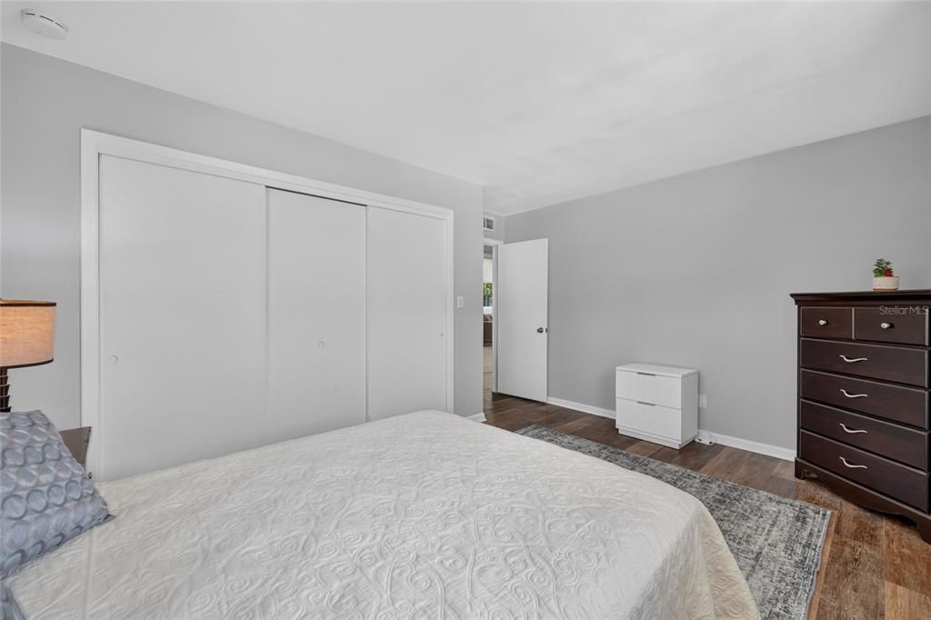 For Sale: $259,900 (2 beds, 1 baths, 1170 Square Feet)