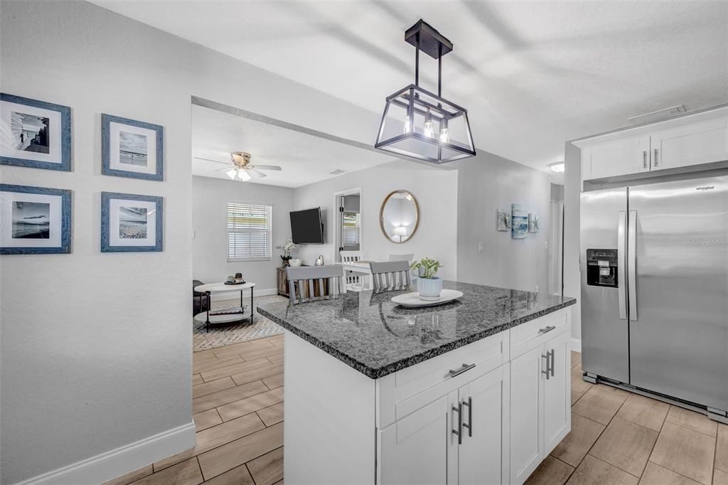 For Sale: $350,000 (3 beds, 2 baths, 988 Square Feet)