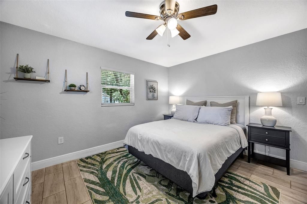For Sale: $350,000 (3 beds, 2 baths, 988 Square Feet)