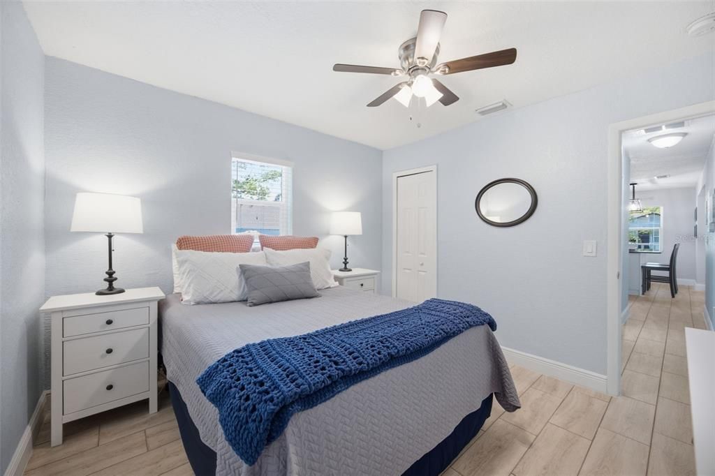 For Sale: $350,000 (3 beds, 2 baths, 988 Square Feet)