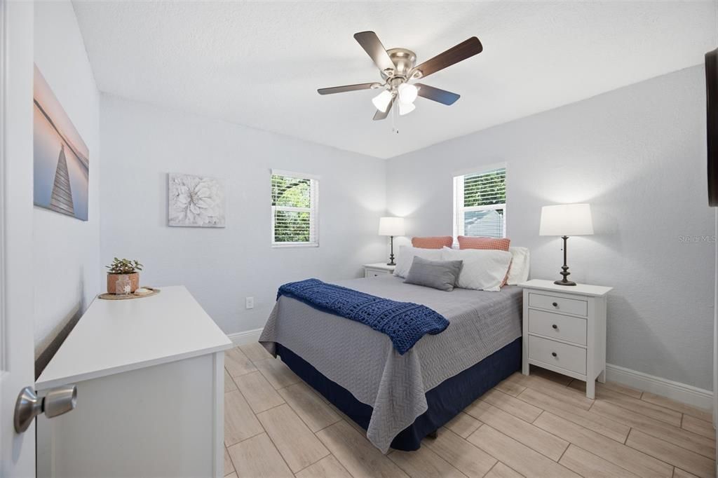 For Sale: $350,000 (3 beds, 2 baths, 988 Square Feet)