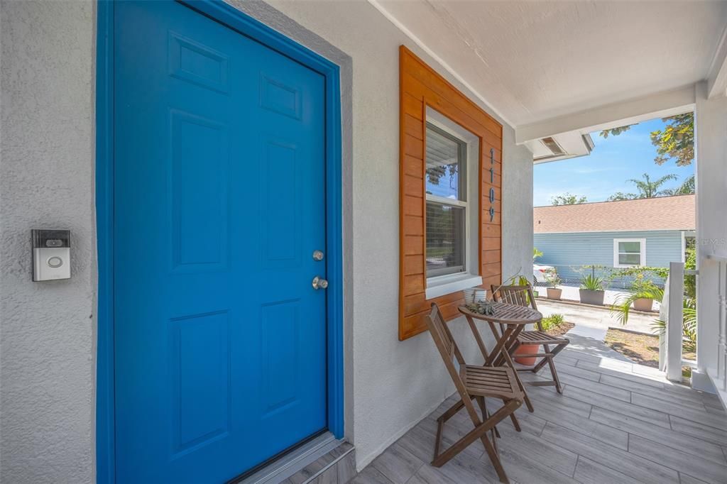 For Sale: $350,000 (3 beds, 2 baths, 988 Square Feet)