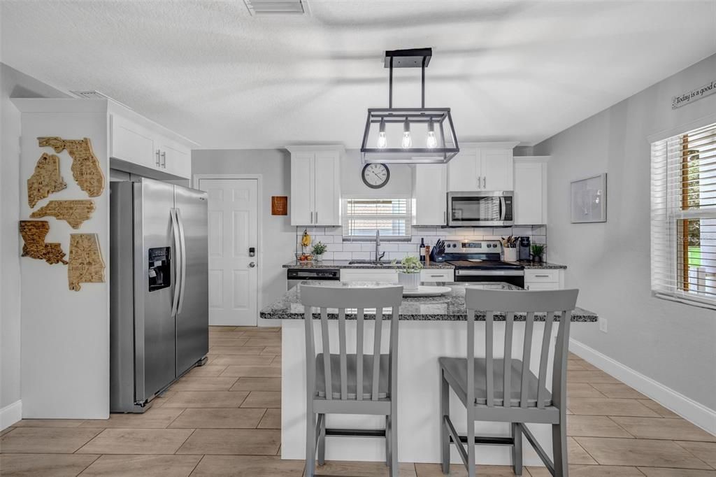 For Sale: $350,000 (3 beds, 2 baths, 988 Square Feet)