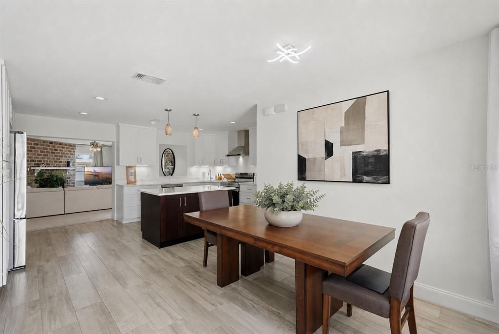 На продажу: $410,000 (4 спален, 2 ванн, 1559 Квадратных фут)