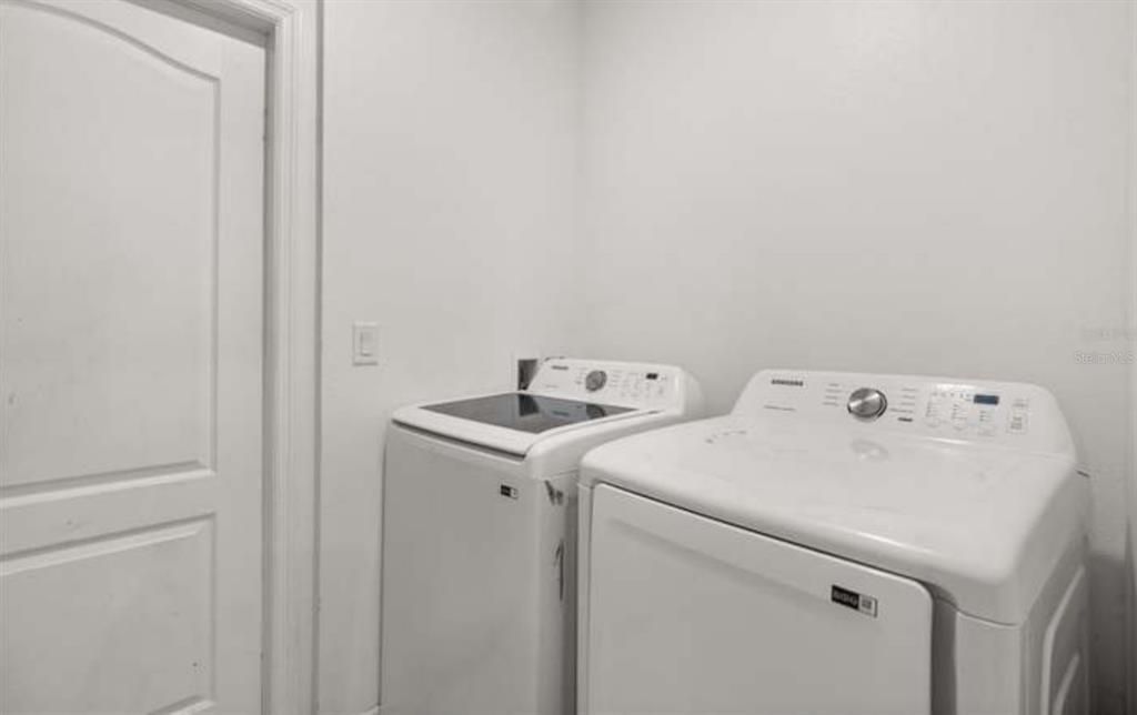 En Venta: $309,000 (4 camas, 2 baños, 1874 Pies cuadrados)