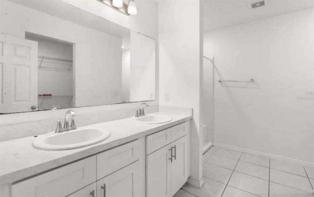 En Venta: $309,000 (4 camas, 2 baños, 1874 Pies cuadrados)
