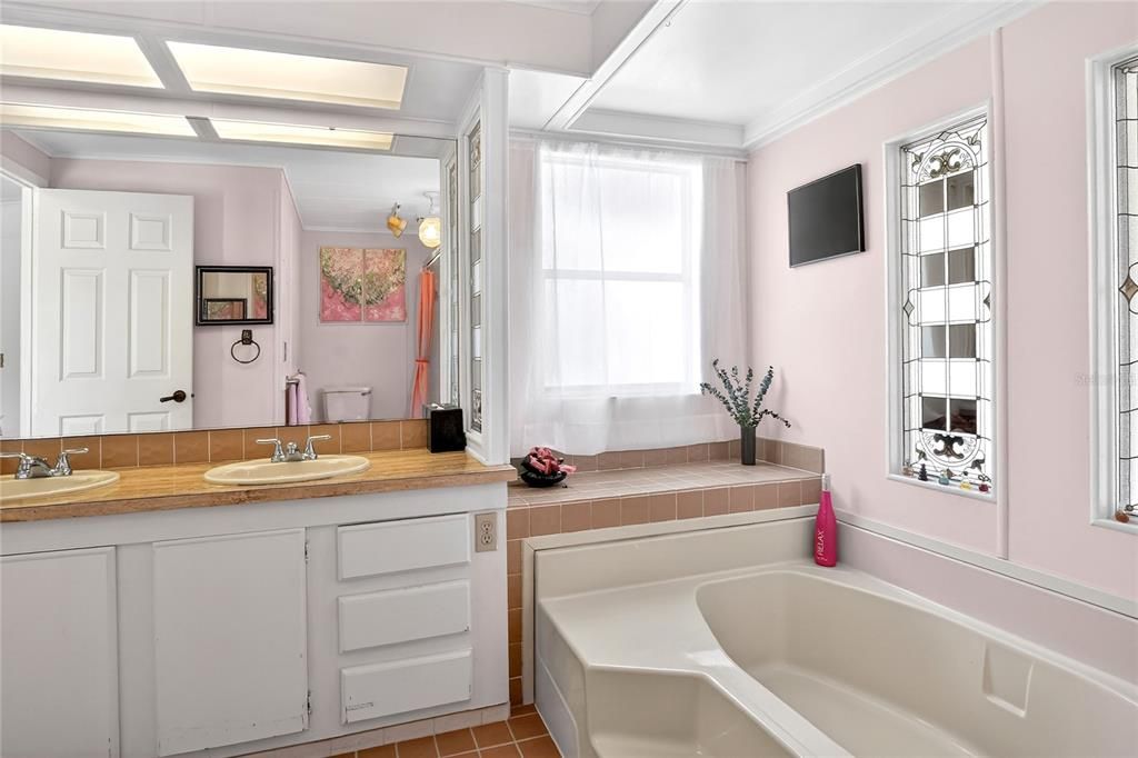 For Sale: $189,000 (2 beds, 2 baths, 1440 Square Feet)