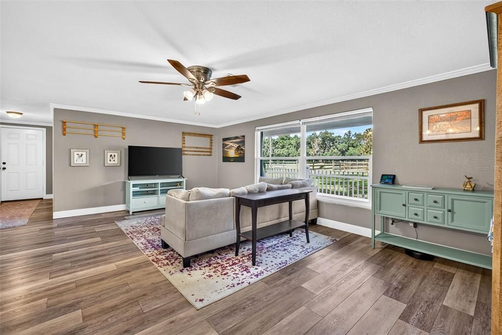 For Sale: $724,900 (3 beds, 2 baths, 1816 Square Feet)