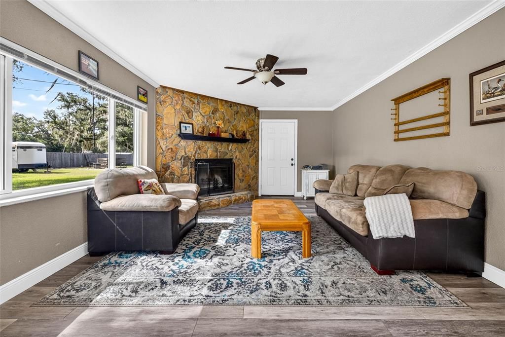 For Sale: $724,900 (3 beds, 2 baths, 1816 Square Feet)