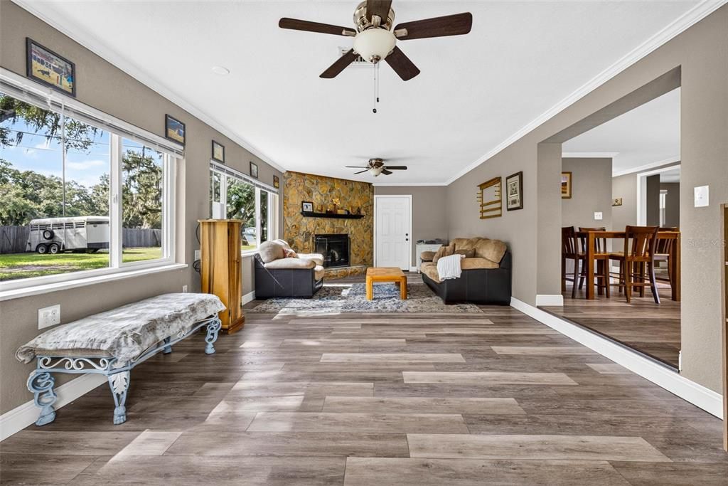 For Sale: $724,900 (3 beds, 2 baths, 1816 Square Feet)