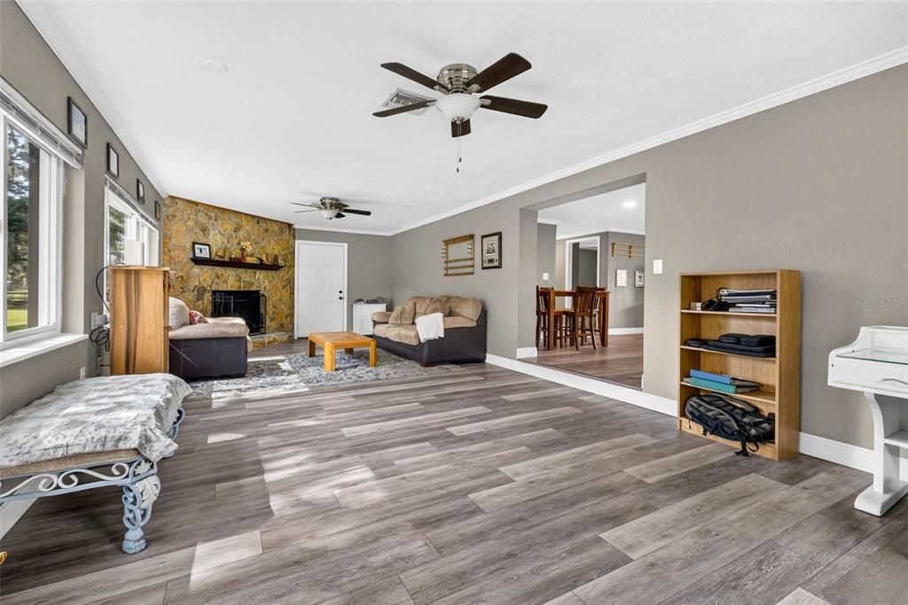 For Sale: $724,900 (3 beds, 2 baths, 1816 Square Feet)
