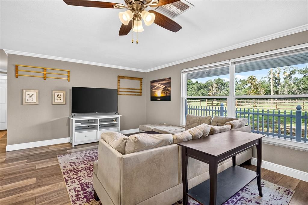 For Sale: $724,900 (3 beds, 2 baths, 1816 Square Feet)