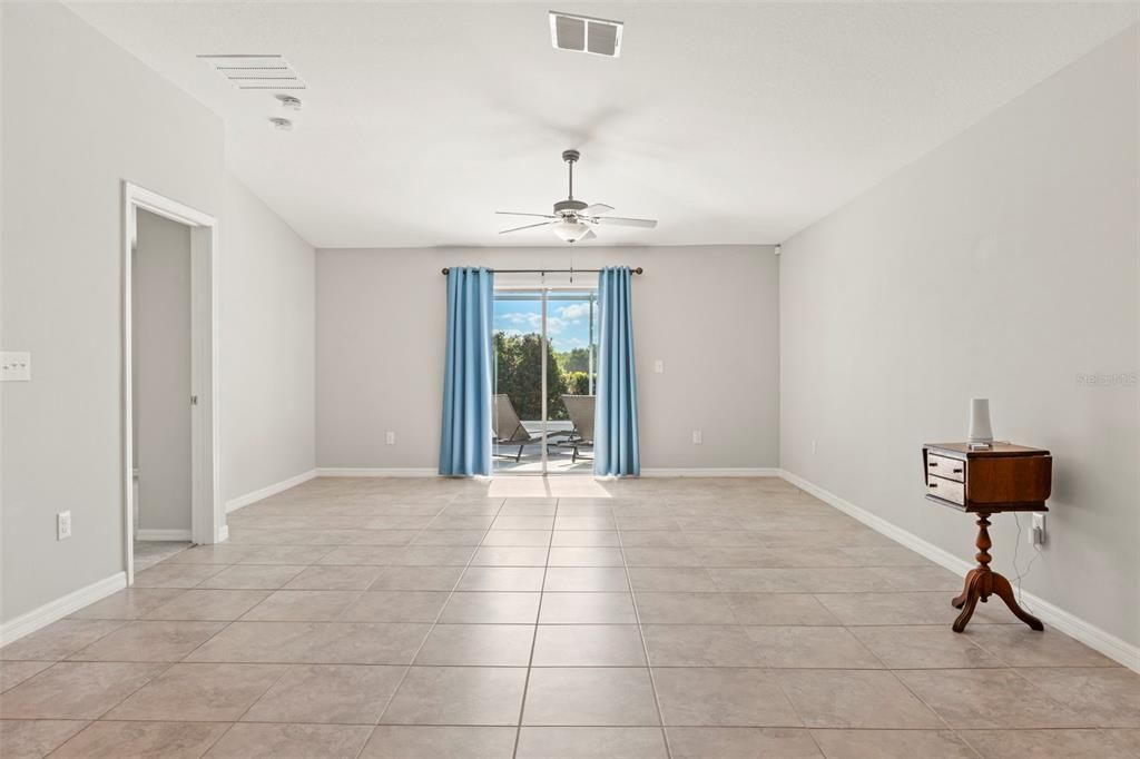 For Sale: $339,900 (4 beds, 2 baths, 1841 Square Feet)