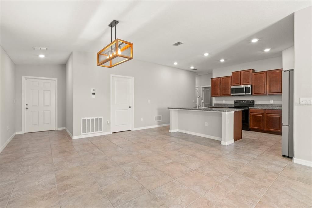 For Sale: $339,900 (4 beds, 2 baths, 1841 Square Feet)