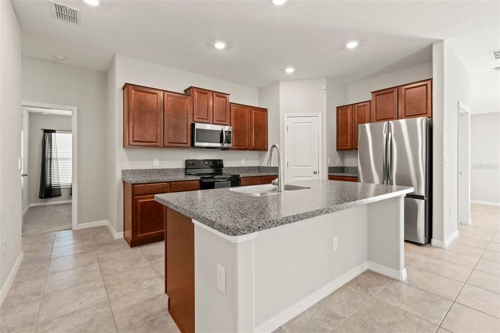 For Sale: $339,900 (4 beds, 2 baths, 1841 Square Feet)