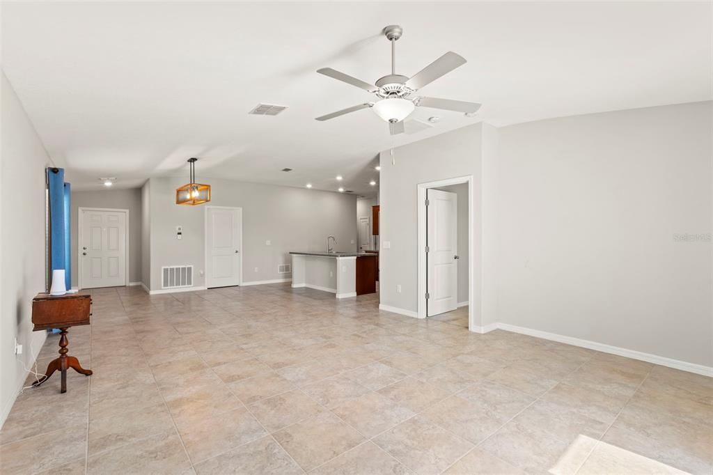 For Sale: $339,900 (4 beds, 2 baths, 1841 Square Feet)