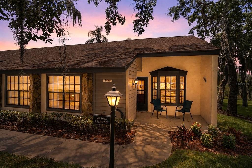 For Sale: $195,000 (2 beds, 2 baths, 995 Square Feet)
