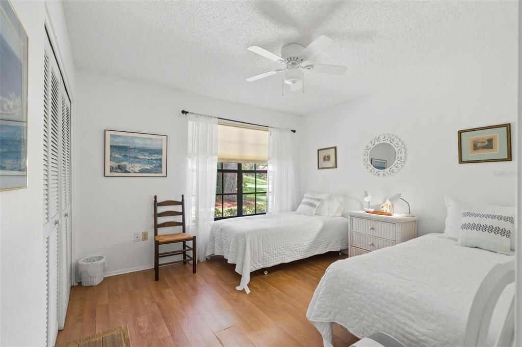 For Sale: $195,000 (2 beds, 2 baths, 995 Square Feet)